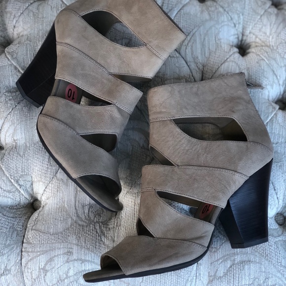 comfortable peep toe booties